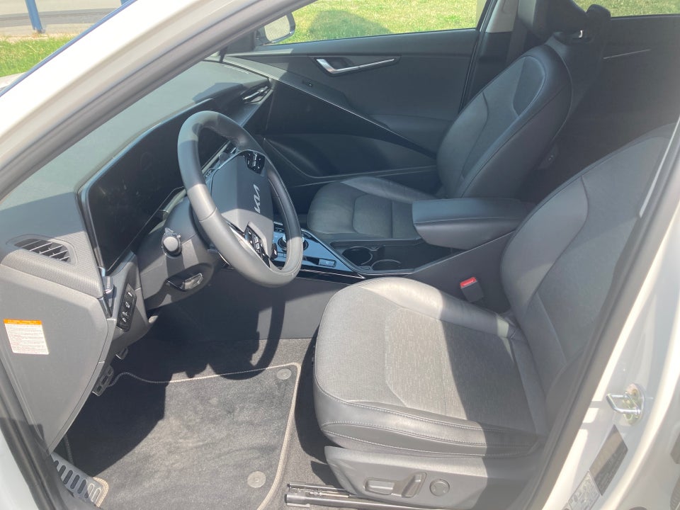 Kia Niro 64 EV Upgrade 5d