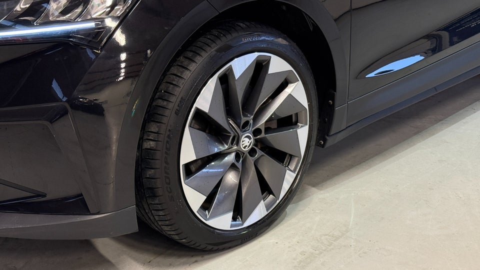 Skoda Enyaq 85 iV Suite 5d