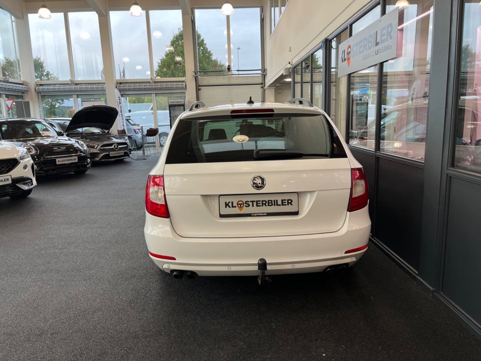 Skoda Superb 3,6 FSi Elegance Combi DSG 4x4 5d