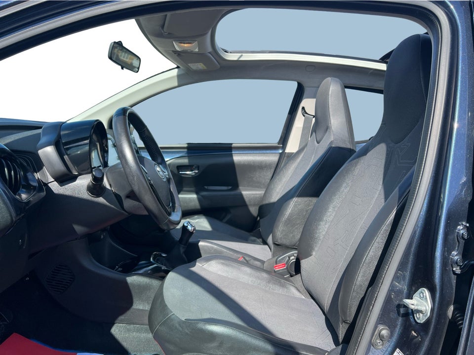 Toyota Aygo 1,0 VVT-i x-wave Sky 5d