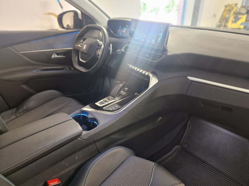 Peugeot 3008 1,6 Hybrid First Selection EAT8 5d