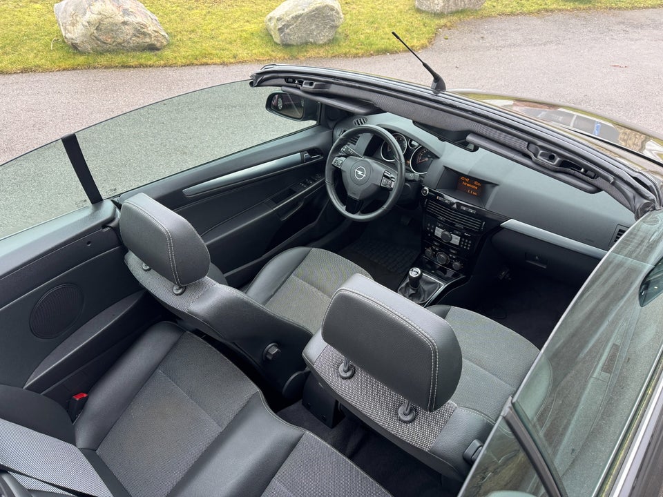 Opel Astra 2,0 Cosmo TwinTop 2d