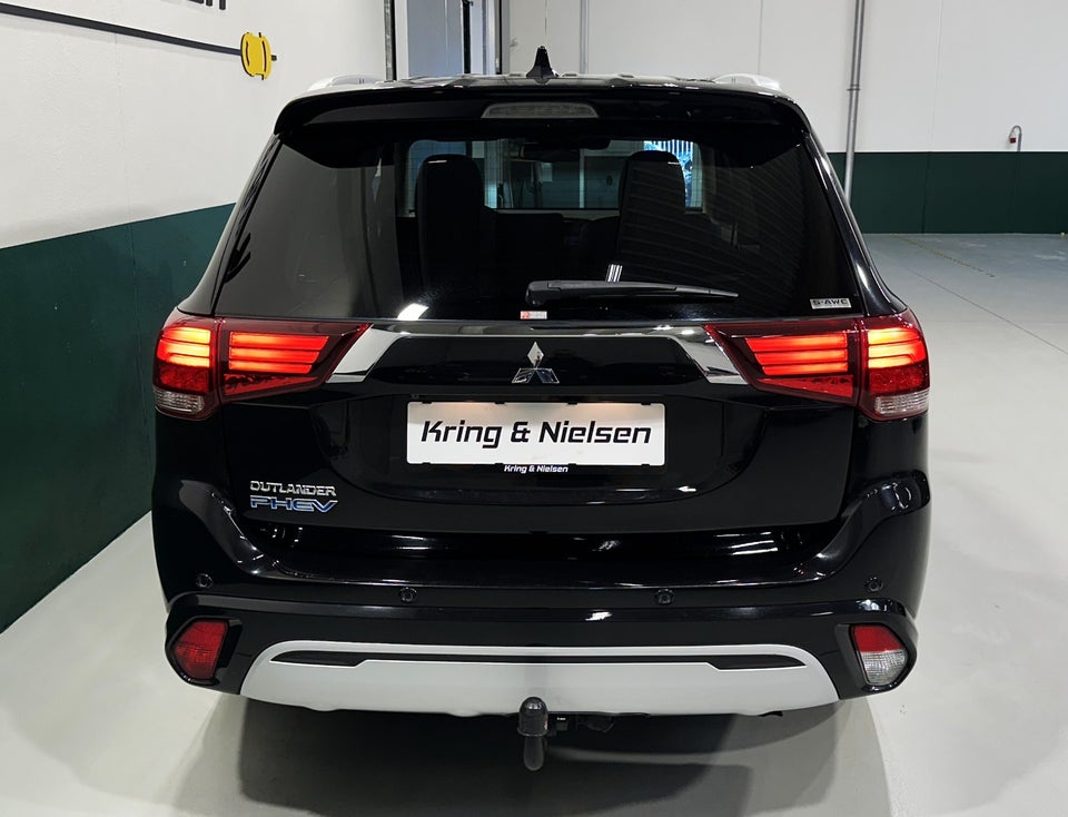 Mitsubishi Outlander 2,4 PHEV Luxury CVT 4WD 5d