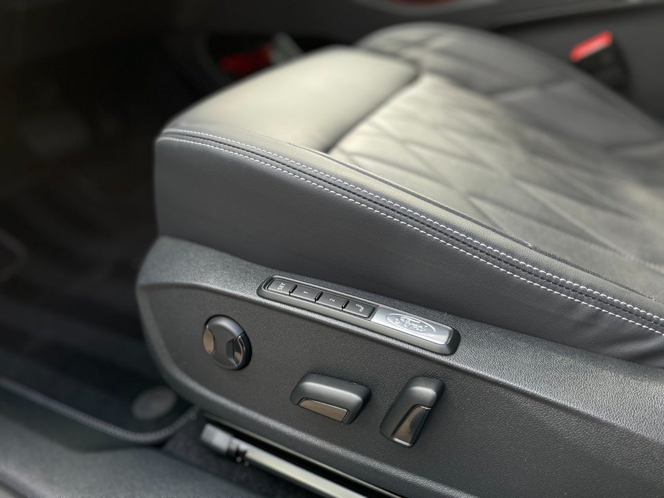 Ford Explorer 84 Premium Extended Range AWD 5d