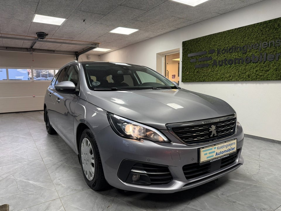 Peugeot 308 1,5 BlueHDi 130 Allure Sky 5d