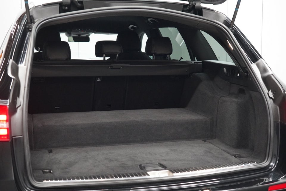 Mercedes E300 e 2,0 AMG Line stc. aut. 5d