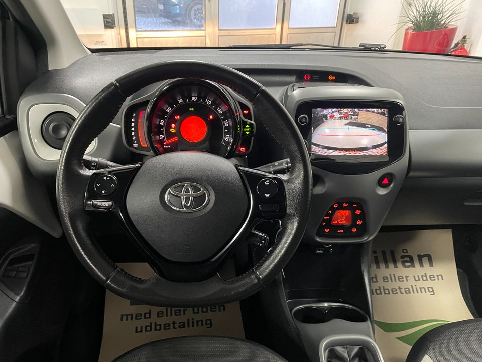 Toyota Aygo 1,0 VVT-i x-press 5d