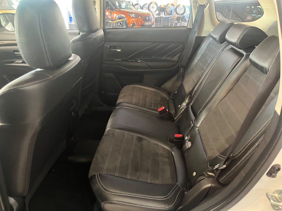 Mitsubishi Outlander 2,4 PHEV Intense CVT 4WD 5d