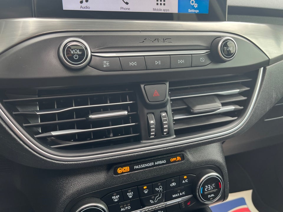 Ford Focus 1,0 EcoBoost Titanium Business 5d