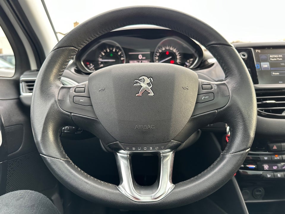 Peugeot 208 1,2 VTi Allure Sky 5d