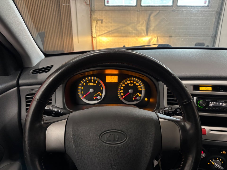 Kia Rio 1,4 Exclusive 5d