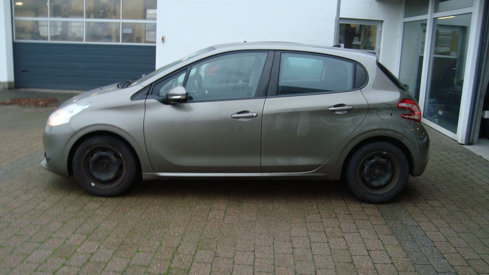 Peugeot 208 1,2 VTi Active 5d