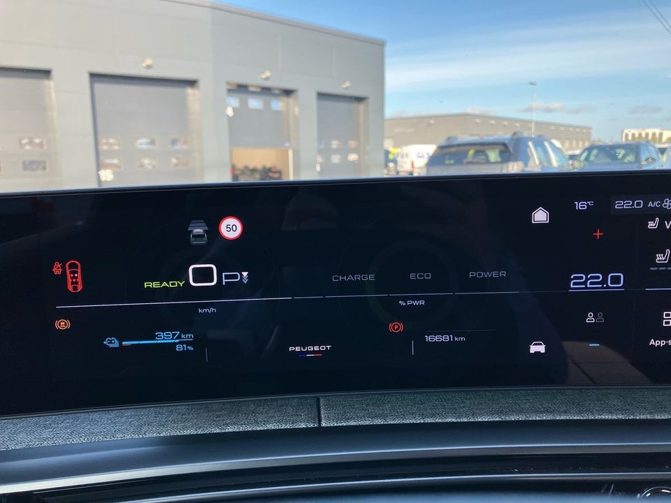 Peugeot e-3008 77 GT Pack 5d