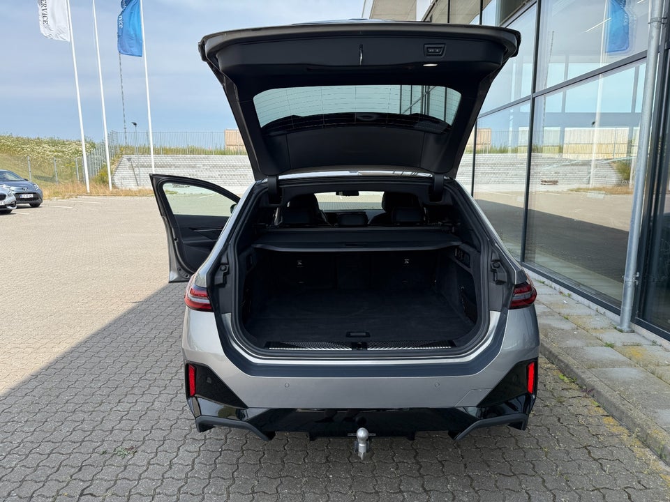 BMW i5 eDrive40 Touring Fully Charged 5d