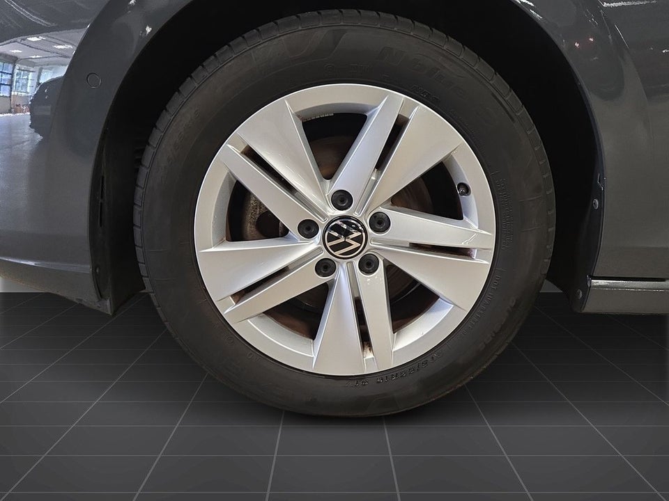 VW Golf VIII 1,5 eTSi 130 Life DSG 5d