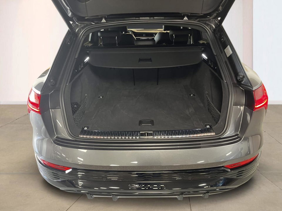 Audi Q8 e-tron 55 S-line quattro 5d