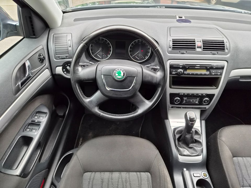 Skoda Octavia 1,6 TDi 105 Ambiente Combi 5d