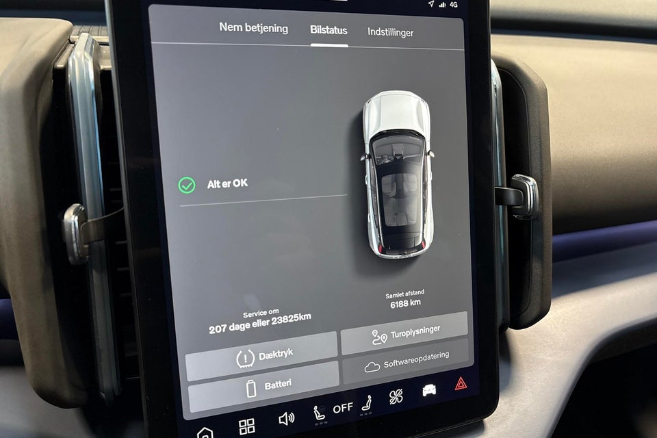 Volvo EX30 Standard Range Plus 5d