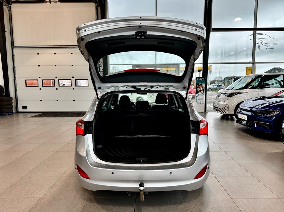 Hyundai i30 1,6 CRDi 110 XTR CW Eco 5d