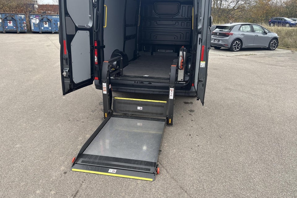 VW Crafter 35 2,0 TDi 177 Kassevogn L3H3 aut.