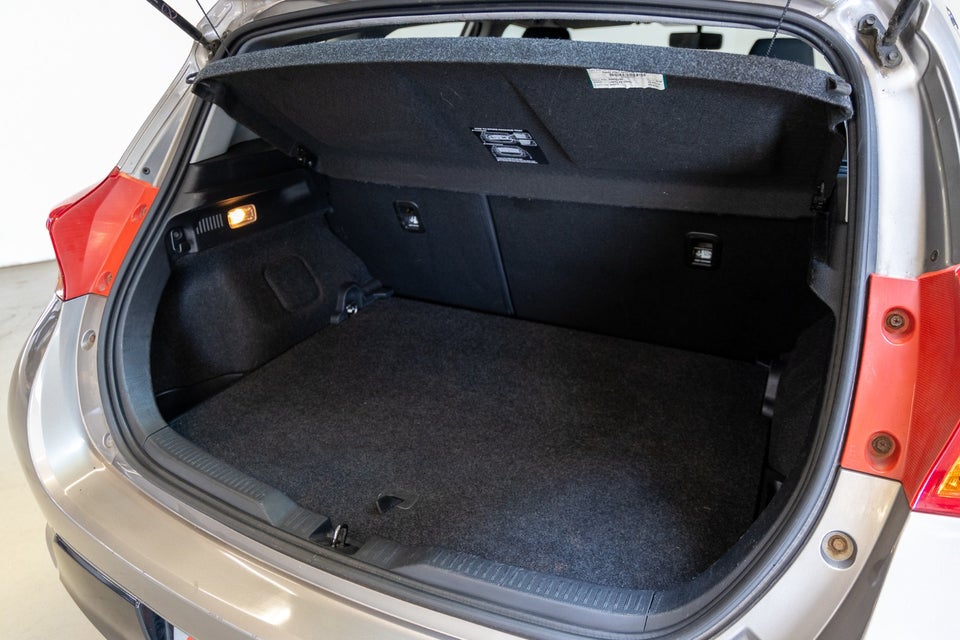 Toyota Auris 1,6 T1+ 5d