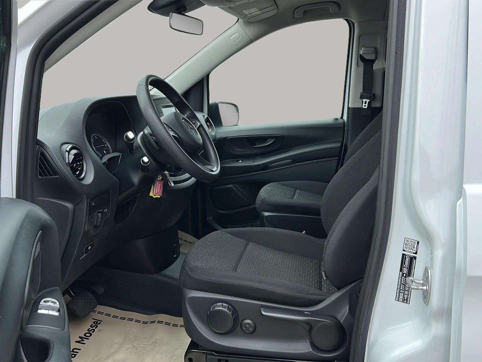 Mercedes eVito 129 Tourer PRO L Van