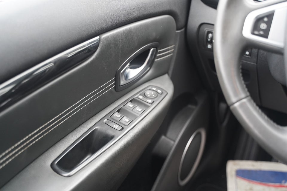 Renault Grand Scenic III 1,6 dCi 130 Dynamique 5d