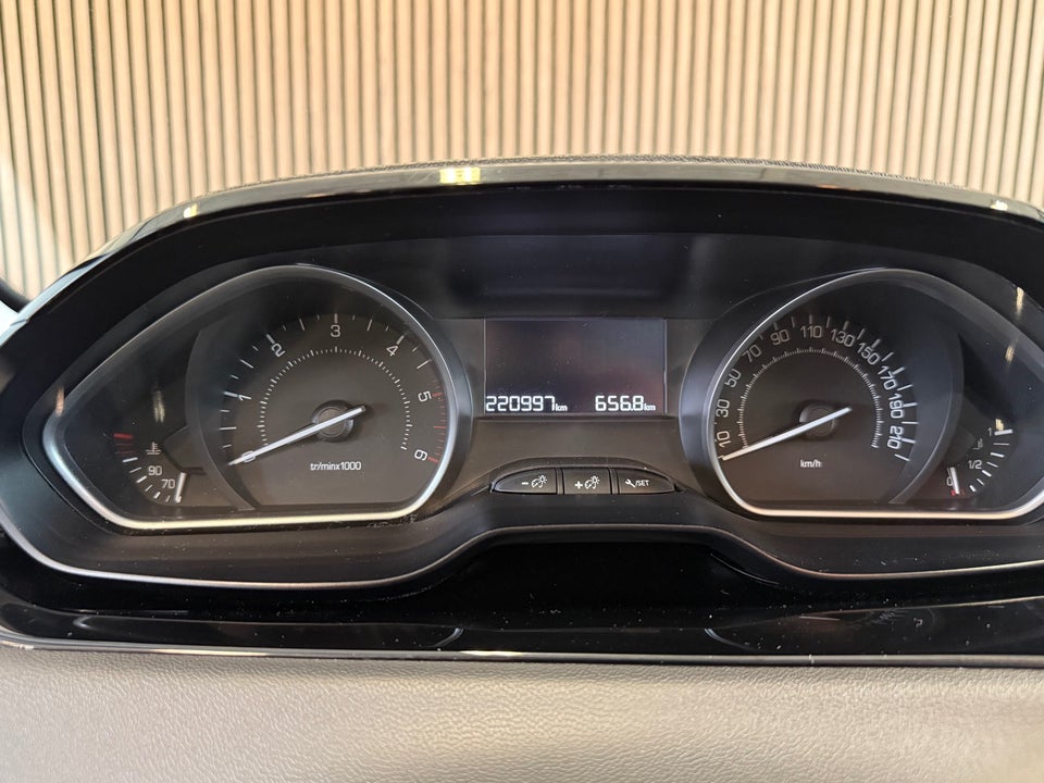 Peugeot 208 1,6 BlueHDi 100 Active 5d