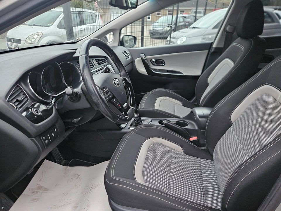 Kia Ceed 1,6 CRDi 128 Premium SW 5d