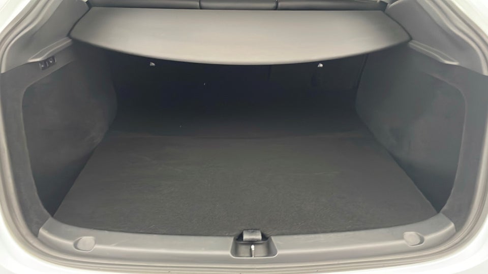 Tesla Model Y Long Range AWD 5d