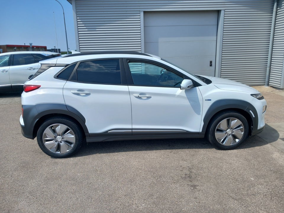 Hyundai Kona 64 EV Essential 5d