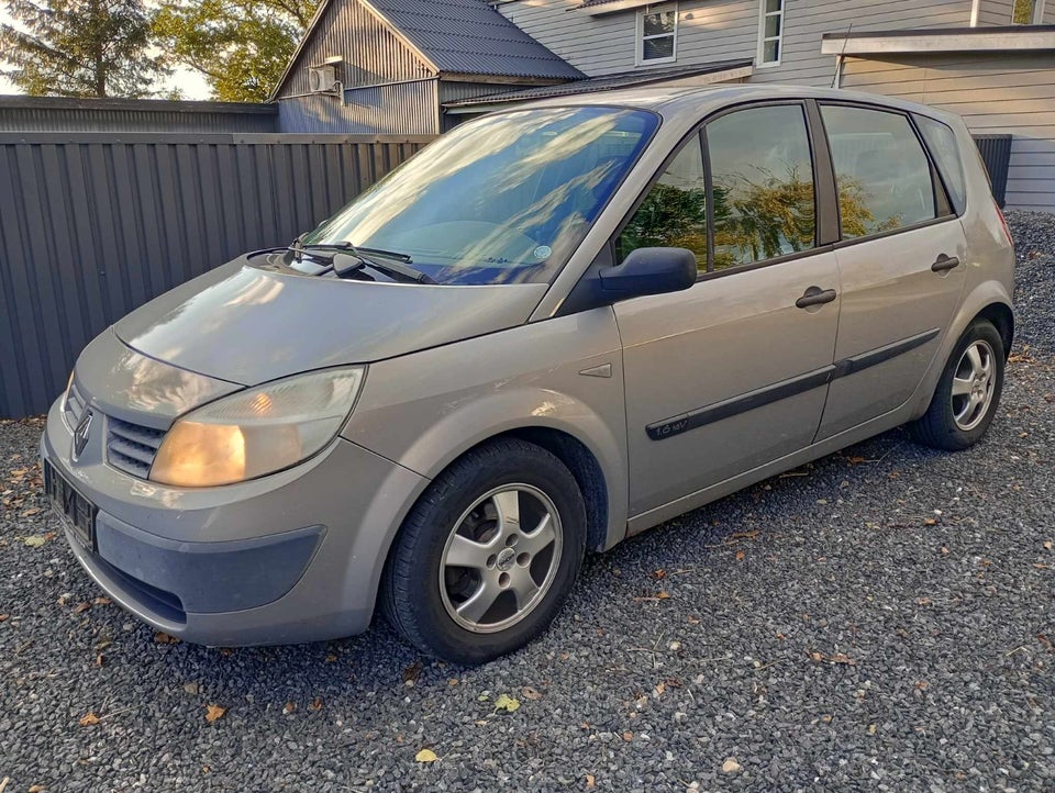 Renault Scenic II 1,6 Family Authentique 5d