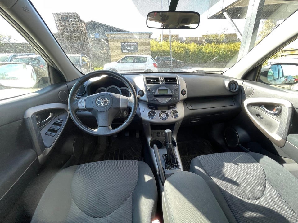 Toyota RAV4 2,0 VVT-i 4x4 Van 5d