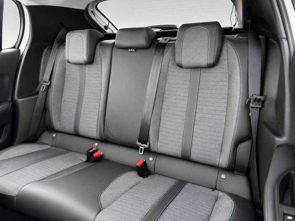 Peugeot 208 1,2 PureTech 100 Allure Sky 5d
