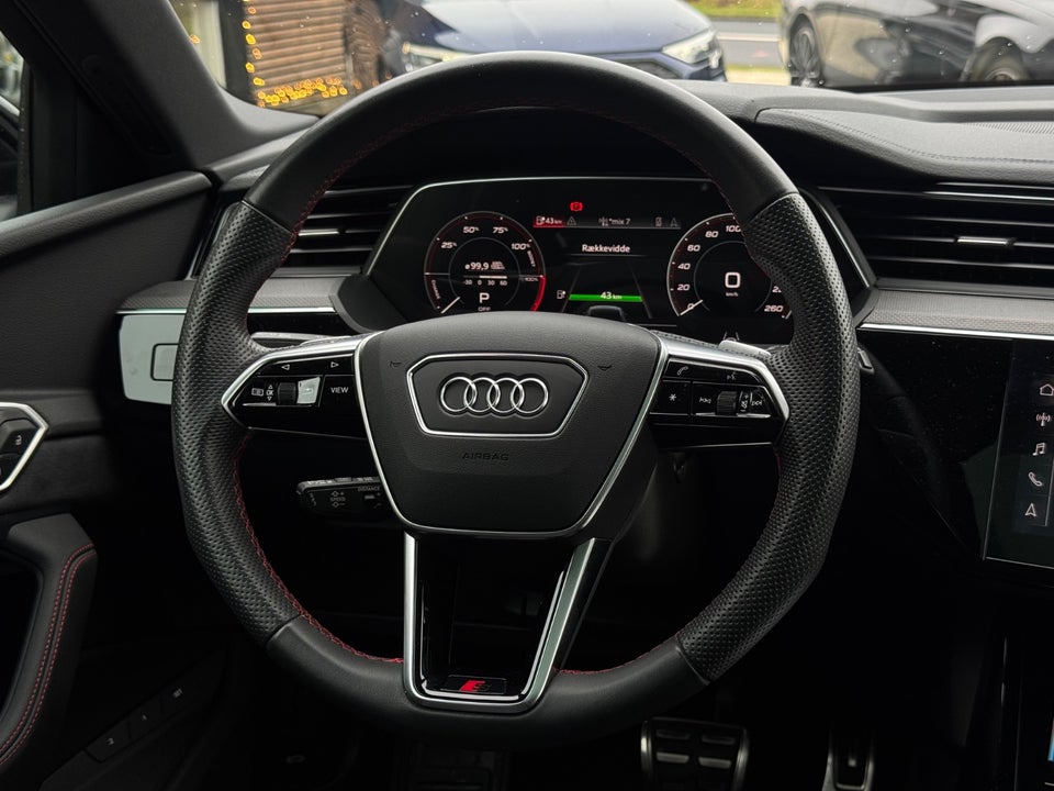 Audi Q8 e-tron 55 S-line quattro 5d