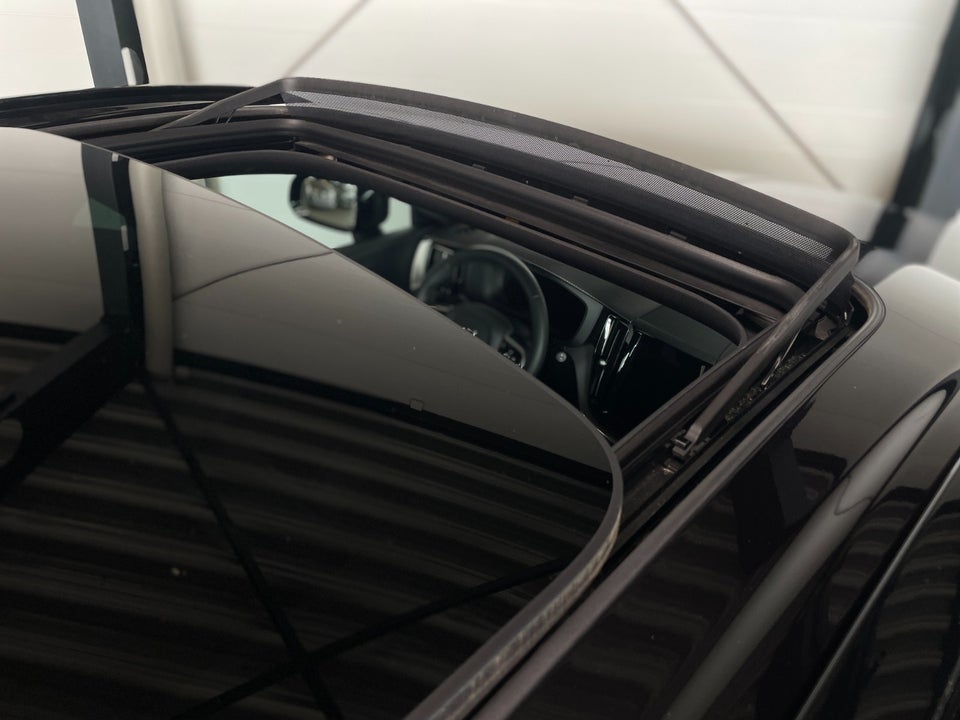 Volvo XC60 2,0 T6 ReCharge R-Design aut. AWD 5d