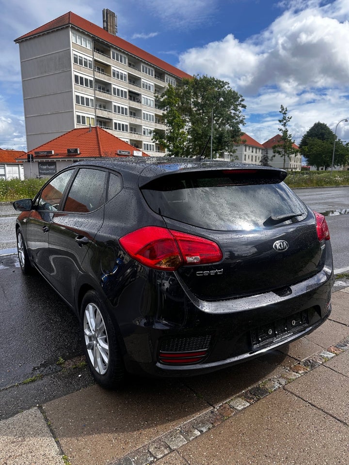 Kia Ceed 1,0 T-GDi Style+ Clim 5d