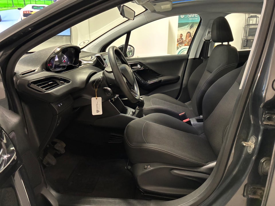 Peugeot 208 1,2 PureTech 82 Allure Sky 5d