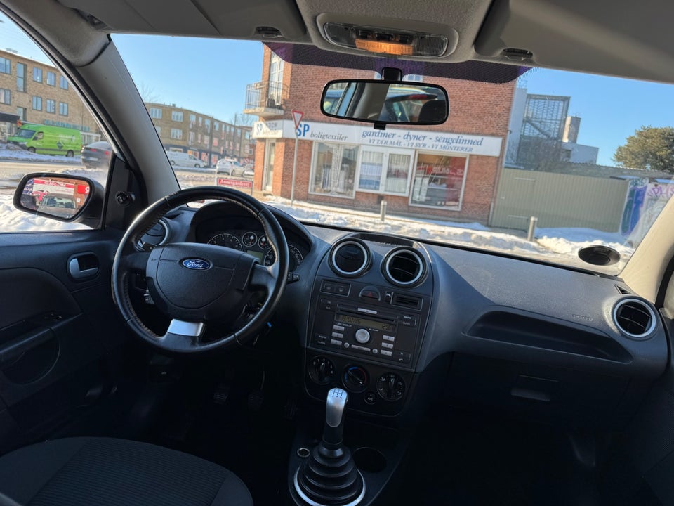 Ford Fiesta 1,6 Ghia 5d