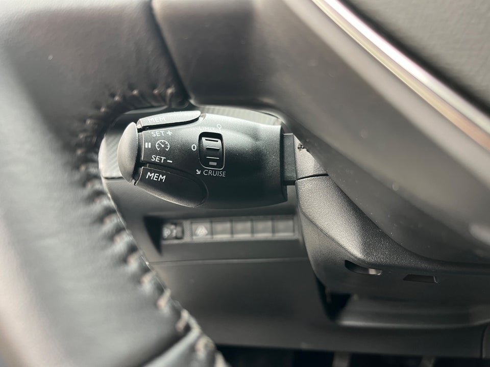 Peugeot 208 1,2 PureTech 75 Black Limited 5d