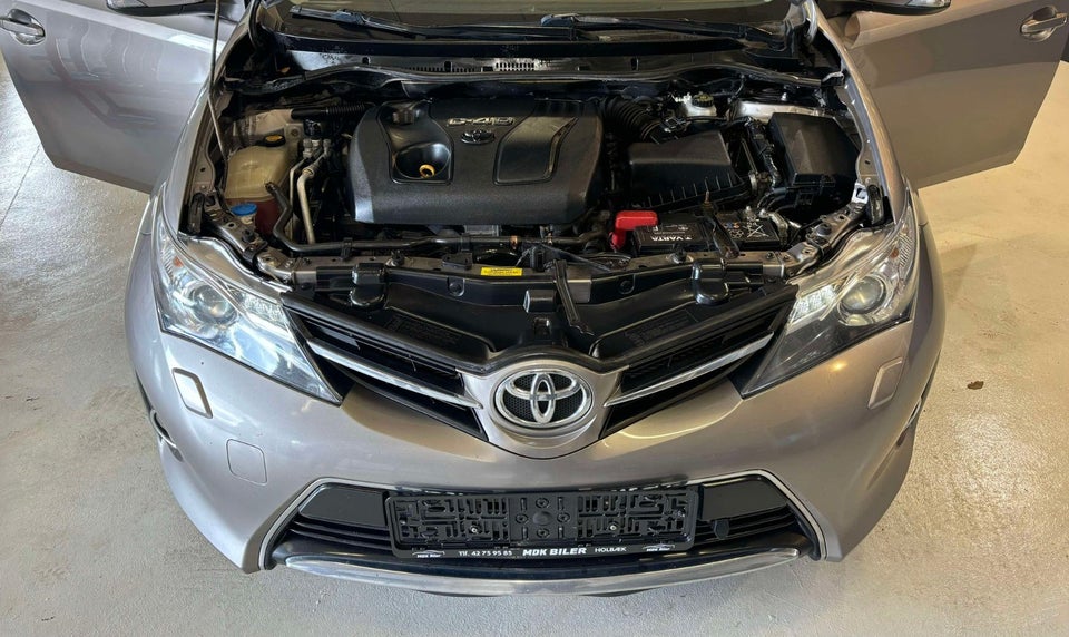 Toyota Auris 1,4 D-4D T2 Premium Touring Sports 5d