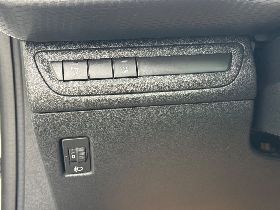 Peugeot 2008 1,5 BlueHDi 100 Allure Sky 5d