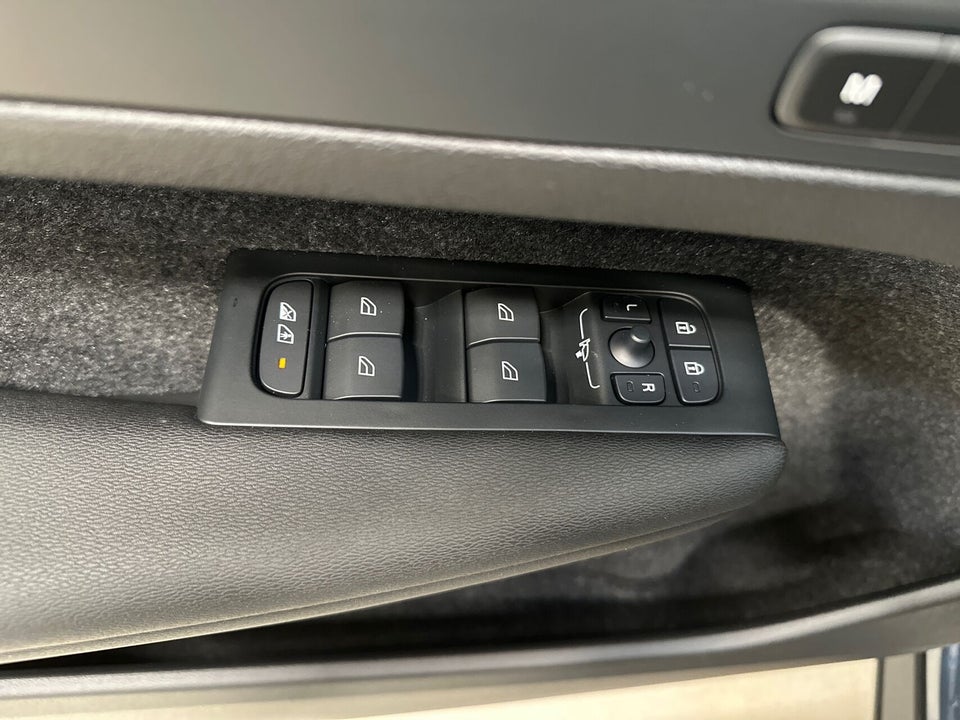 Volvo EX40 Extended Range Black Edition Excess 5d