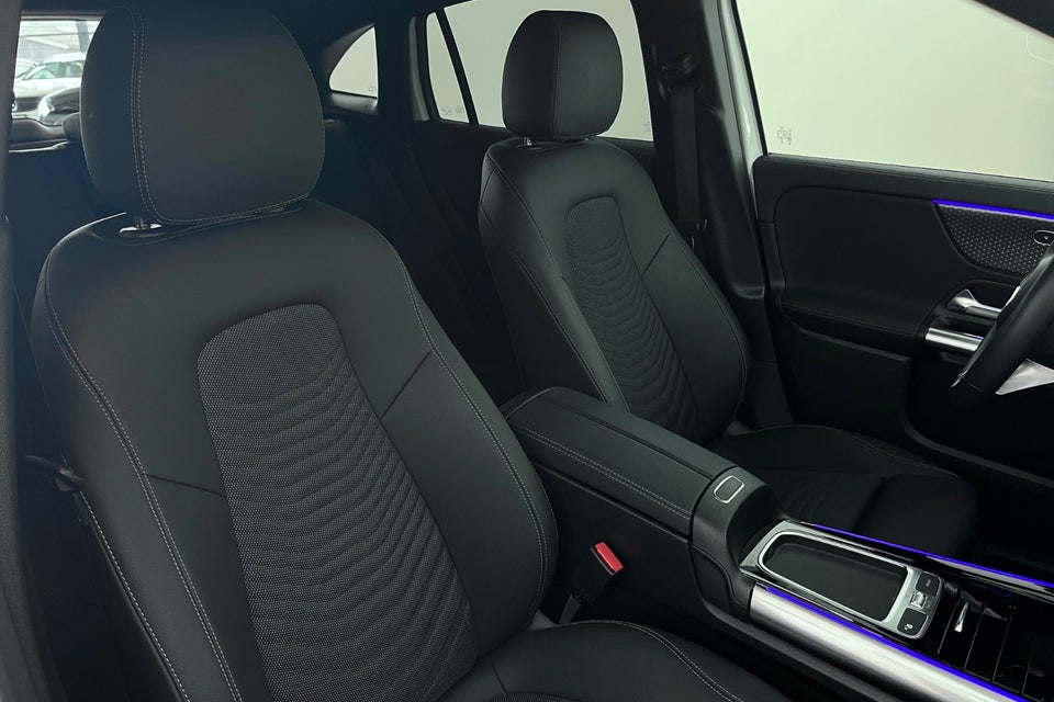 Mercedes EQA300 Progressive 4Matic 5d