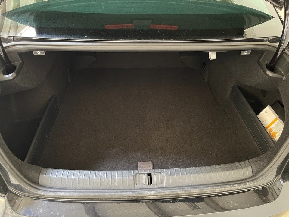 VW Passat 2,0 TDi 150 R-line DSG BMT 4d