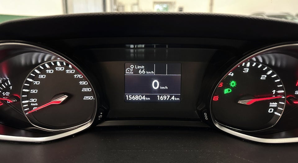 Peugeot 308 1,6 BlueHDi 120 Allure Sky 5d