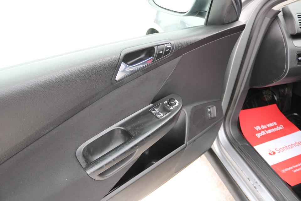 VW Passat 2,0 FSi Trendline 4d