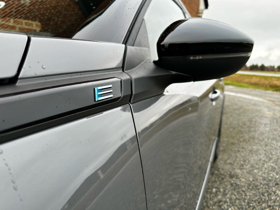 Peugeot e-2008 54 GT 5d