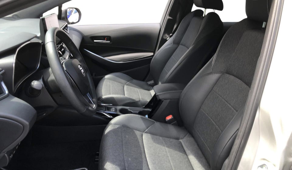 Toyota Corolla 1,8 Hybrid Style Touring Sports e-CVT 5d