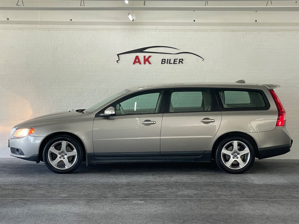 Volvo V70 2,5 T Momentum aut. 5d